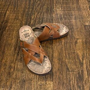 NWOT Muk Luks sandals. Size 7 women’s.